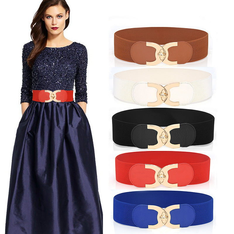 Ceinture large élastique avec décoration de fermeture