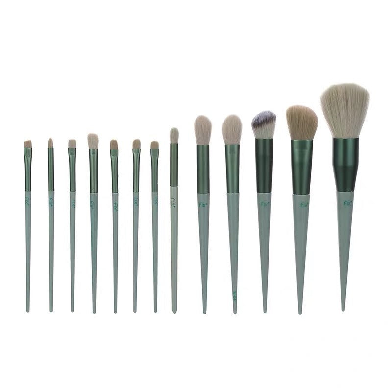 Ensemble de 13 pinceaux de maquillage.