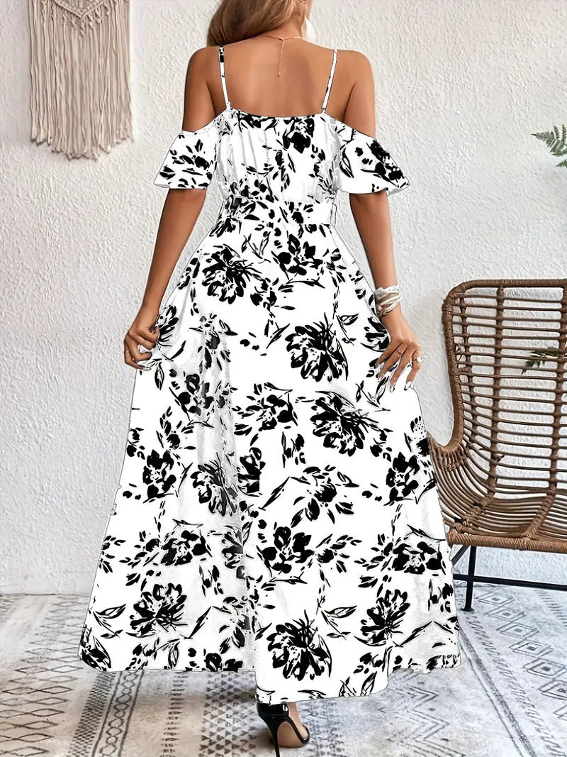 Robe longue fendue à épaules dénudées.