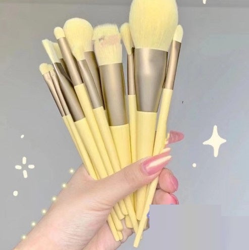 Ensemble de 13 pinceaux de maquillage.