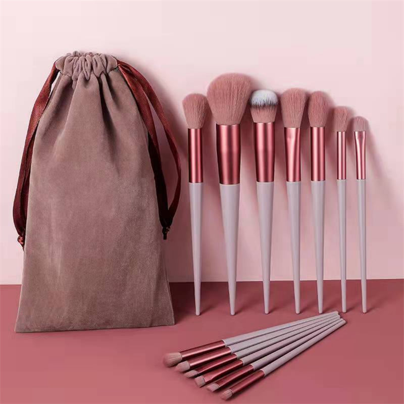 Ensemble de 13 pinceaux de maquillage.
