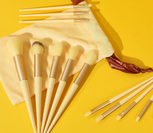 Ensemble de 13 pinceaux de maquillage.