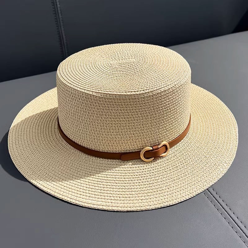 Chapeau de paille plat.