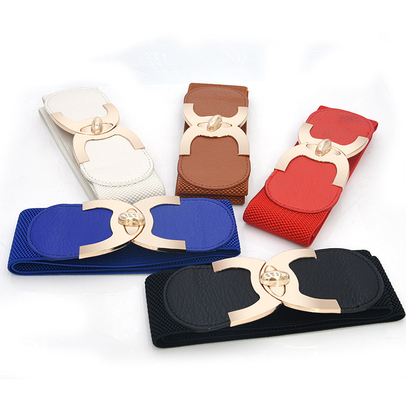 Ceinture large élastique avec décoration de fermeture