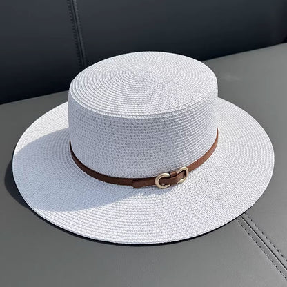 Chapeau de paille plat.