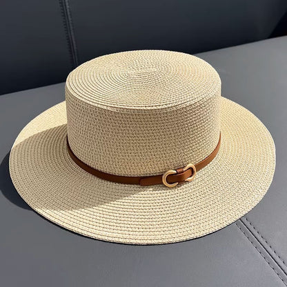 Chapeau de paille plat.